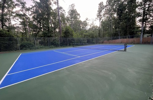 Martinez House | Spacious 5-bedroom house with private tennis court and fitness room in Martinez