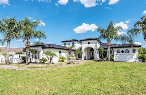 Orlando House | Spacious 5-bedroom house in marvelous Orlando with WiFi, AC