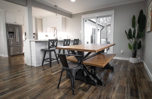 Northwest Raleigh Cottage | Spacious 5 Bedroom, Pure Inviting Luxury Getaway with Separated Family Spaces