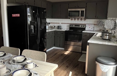 Wilson County House | Spacious 5-Bedrooms Retreat w/Theater, Court & Group-Friendly Layout