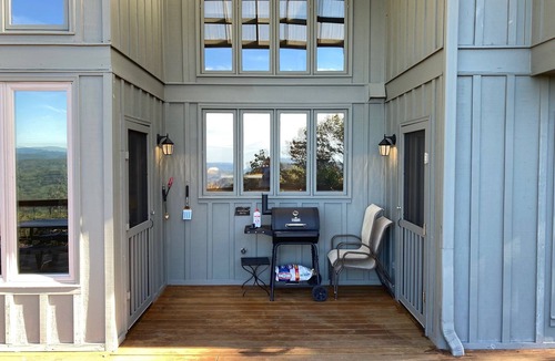 Brevard House | Spacious 5-BR House with Long Range Views of Mtns. & Lake Jocassee,Near Brevard!