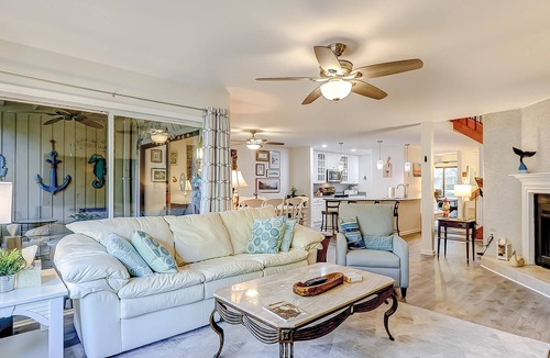 Hilton Head Island Condo | Spacious all-suite villa with lagoon views, screened porch, and shared pool