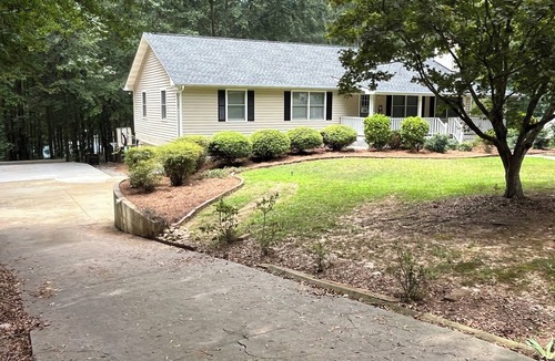 Townville House | Spacious and quiet lakehouse with dock on Lake Hartwell