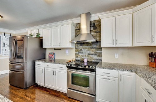 Anderson House | Spacious Anderson Home: Great for Group Retreats