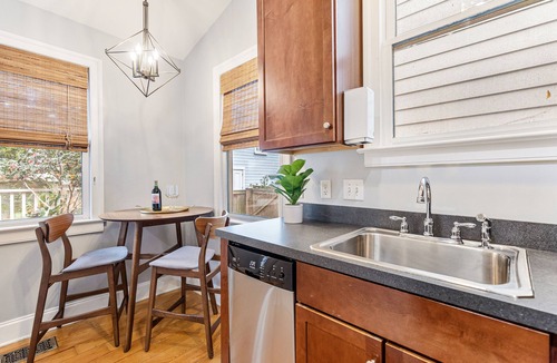 Westside Apartment | Spacious Apartment Downtown