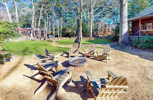 Black Mountain Condo | Spacious Black Mountain cabin with game room, wood fireplace, firepit, & W/D