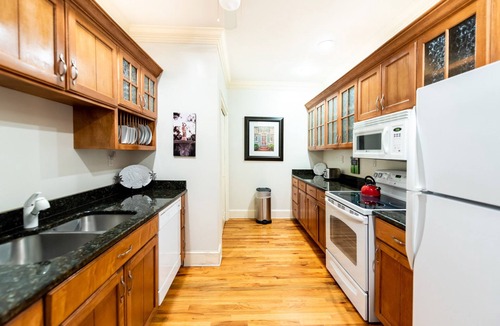 Beach Institute Cottage | Spacious Cottage w/King Bed, Patio, Easy Parking by Lucky Savannah