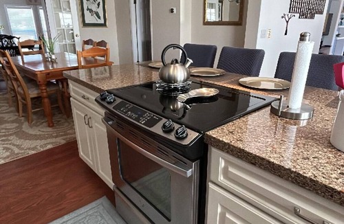 Lydia House | Spacious Cozy 4 BR Home w/Wi-Fi & Free Parking