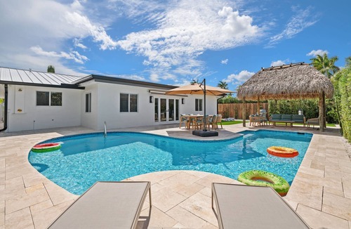 Central Fort Lauderdale House | Spacious Designer 4BR Pool Home Near Beach | BBQ & Games