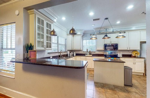Plant City House | Spacious Designer Home with Private Solar-Heated Pool, Treehouse & Sunroom
