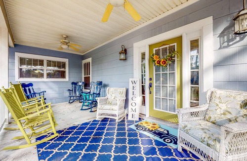 Plant City House | Spacious Designer Home with Private Solar-Heated Pool, Treehouse & Sunroom