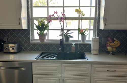 Sebring House | Spacious Family friendly home across from Lake Jackson, near downtown Sebring.
