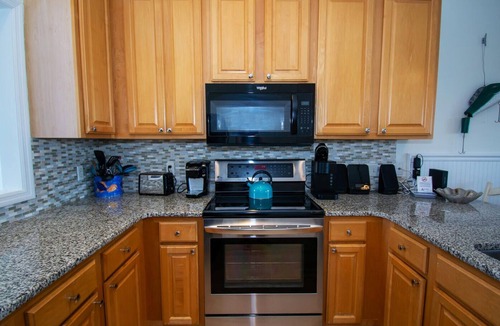 Saint Helena Island House | Spacious Family Home with Golf Course Views - Steps from Dining and Beach