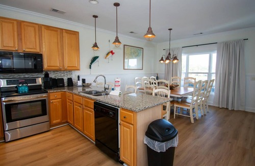 Saint Helena Island House | Spacious Family Home with Golf Course Views - Steps from Dining and Beach