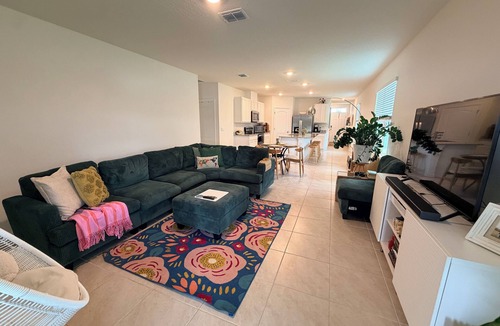 St. Cloud House | Spacious Family Retreat Near Disney, Lake Nona & Cocoa Beach