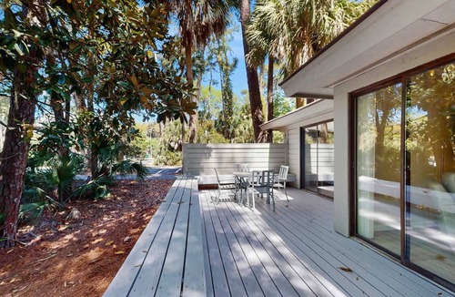 Oceanside House | Spacious Home - four rows from the ocean with private deck
