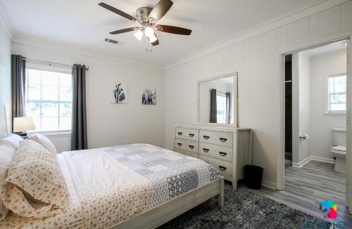 Richmond Hill House | Spacious Home In Richmond Hill, Pet Friendly W- King Bed