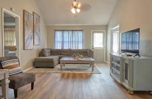 Hinesville House | Spacious Home w/Coffee Bar & GameRoom near Ft. Stewart & Savannah