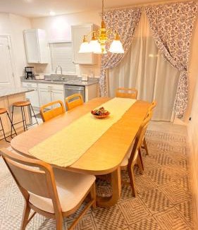 Northside House | Spacious Jacksonville Townhome 3 Bedrooms Sleeps 6