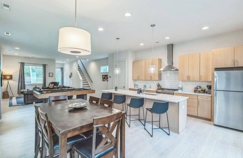 Sugar Creek House | Spacious King Ste Pool Table, Mins to NoDa & UPTWN!
