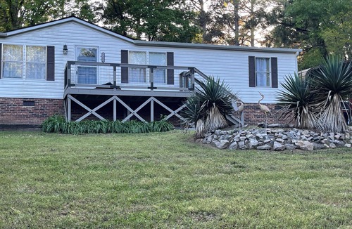 Denver House | Spacious Lake-adjacent Home in Denver, sleeps up to 12. Dog friendly!