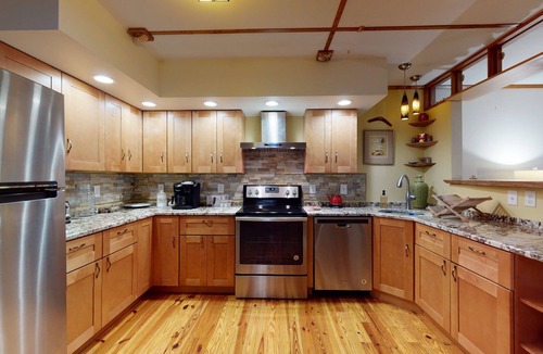 Morehead City Condo | Spacious Loft on Middle Lane in Historic Downtown Beaufort