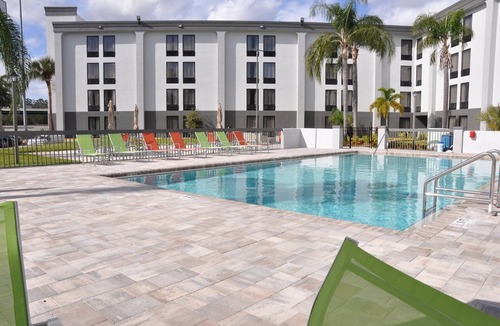 Florida Central Atlantic Coast Hotel | Spacious Orlando Stay Near Epcot – 10 Min Drive
