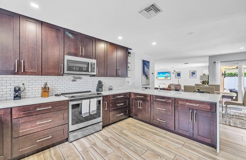 Tropic Palms House | Spacious Palm Paradise Retreat -Heated Pool East Delray - Near The Beach- 4/3