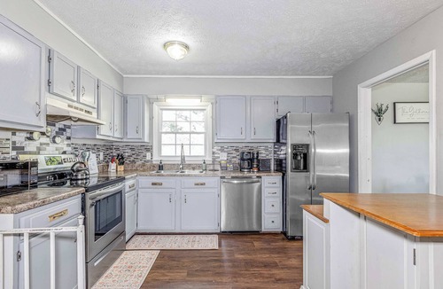 Fayetteville House | Spacious Split Level 4BR Home Near Fort Bragg