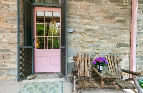 Skyland House | Spacious Studio on Historic Inn Property