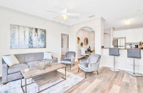 West Kissimmee House | Spacious & Stylish 3BR Condo Near Disney - Pool