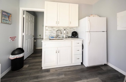 Lely Golf Estates Condo | Spacious, wellstocked, laundry room in unit, screen lanai, reclining sofa chairs