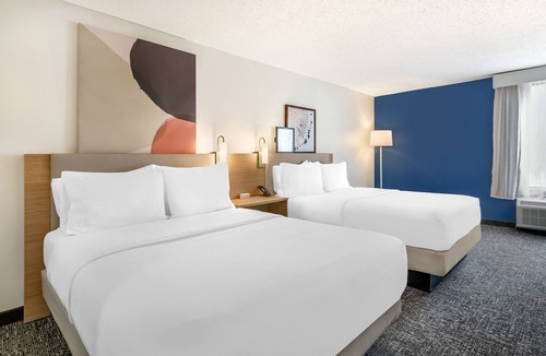 Knoxville Hotel | Spark by Hilton Knoxville North I-75
