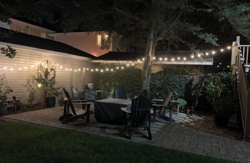Westside House | Sparking clean 3BR/2 full bath, laid-back & chic, private yard & free parking!