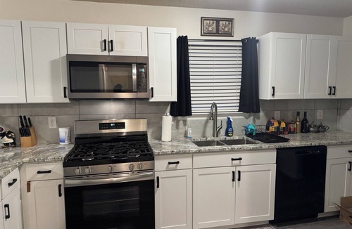 Cliftondale House | Special Introductory Price: 5 Bedroom Home. Safe, Great location & Amenities,
