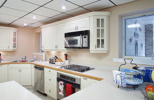 Stone Mountain Apartment | Splendor-in-the-Woods 5-StarGardenApt Patio & Pool 6Guests LongStays Commercial