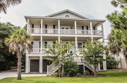 Saint Helena Island House | Sprawling Family Home w/ Golf Course & Ocean Views - Steps from Beach