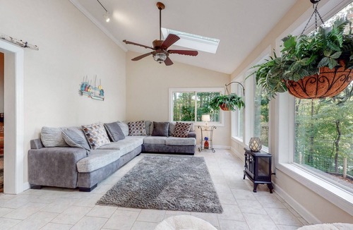 Estill Springs House | Spread Out & Relax at The Lake!