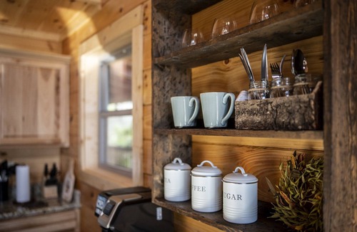 Sevierville Cabin | Spring Deals with March, April, & May Dates Smoky Mtn Cabin: Game Room/Hot Tub