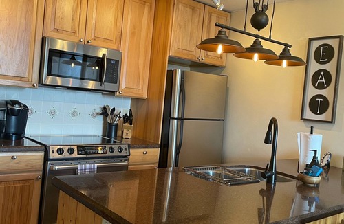 Downtown Asheville Condo | Spring into Summer in this perfectly located downtown condo! ☀️🌷
