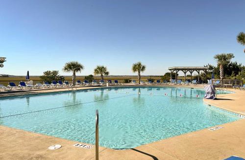 Oceanmarsh Subdivision House | St Helena Island Condo w/Pool & Beach Access!