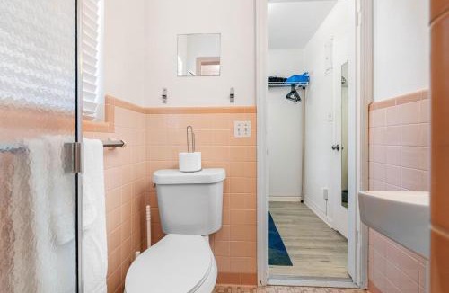 Historic Old Northeast Apartment | St Pete Boho Getaway Walk to Pier and Beach