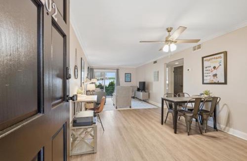 Athens Apartment | Stadium Village Flat - Walk to DT & Stadium! apts
