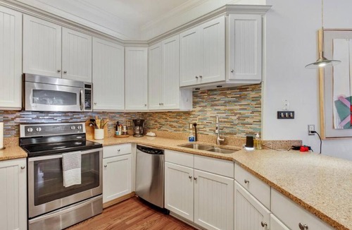 Metropolitan House | Starland Town House, Walk to the Park