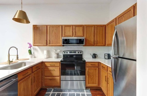 Historic District - North Apartment | State Street Suite, Historic District | Central