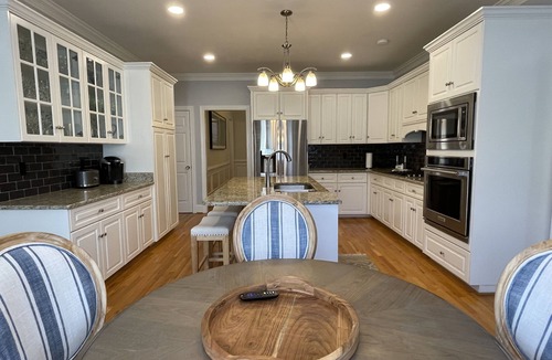 Evans House | Stately colonial minutes from Augusta National golf course w/pool, movie theatre