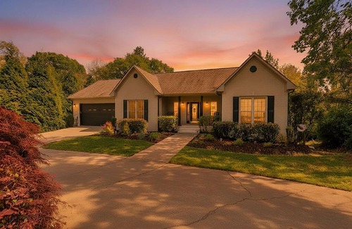 Inman House | Stay Cooley Luxury LakeFront Retreat