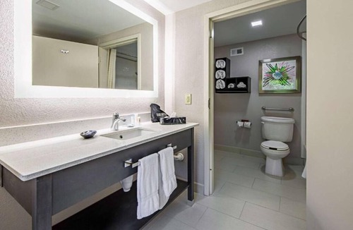 Clemson Hotel | Stay in Comfort near Gateway Park and Larry Abernathy Waterfront Park