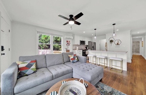 Cherry Apartment | Stay in the center of it all!