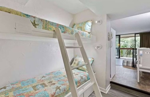 North Forest Beach Hotel | Stay Walk to Beach | Pool & Hot Tub + Full Kitchen